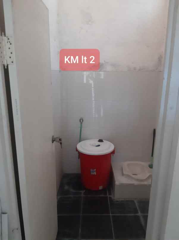 dijual rumah komplek cluster