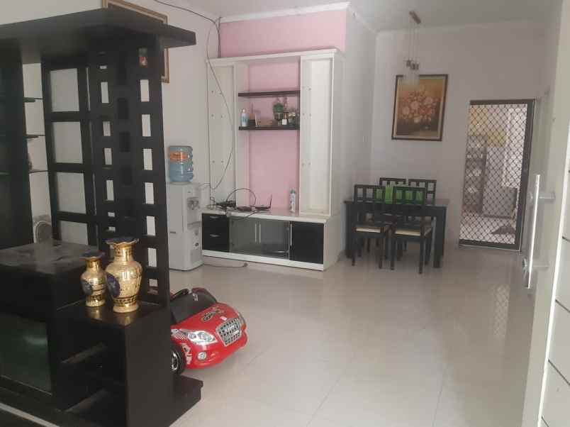 dijual rumah komplek cluster