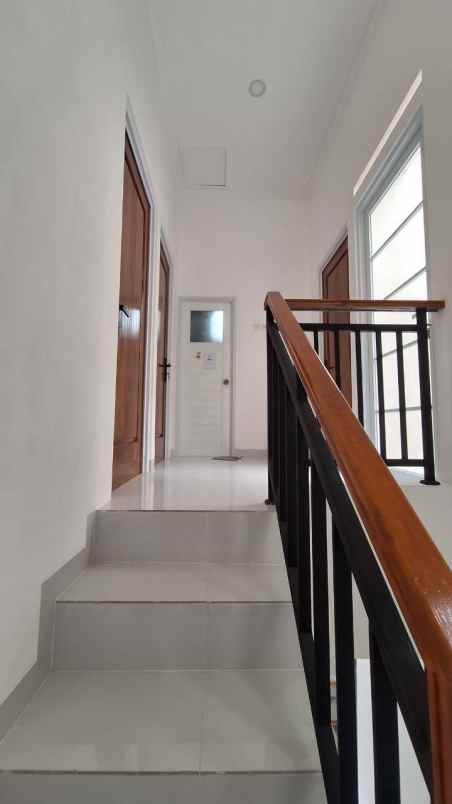dijual rumah komplek deplu bintaro