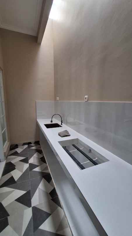 dijual rumah komplek deplu bintaro