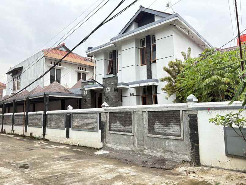 dijual rumah komplek graha indah blok 6