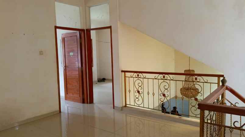 dijual rumah komplek graha indah blok 6