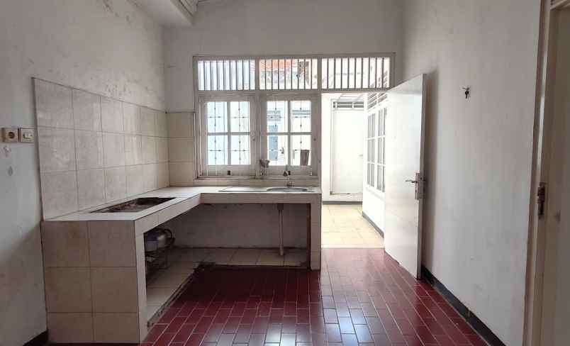 dijual rumah komplek jatiwaringin asri