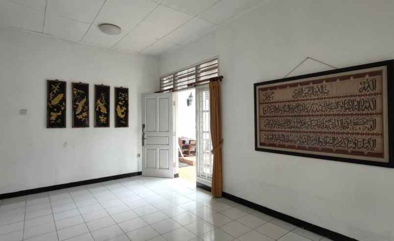 dijual rumah komplek jatiwaringin asri