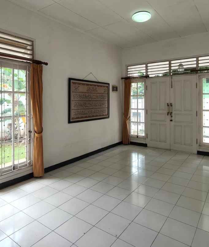 dijual rumah komplek jatiwaringin asri