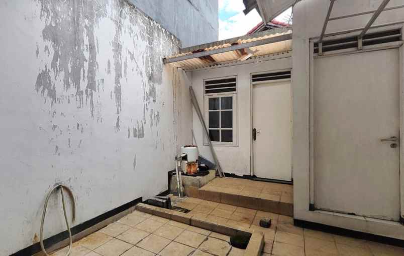 dijual rumah komplek jatiwaringin asri