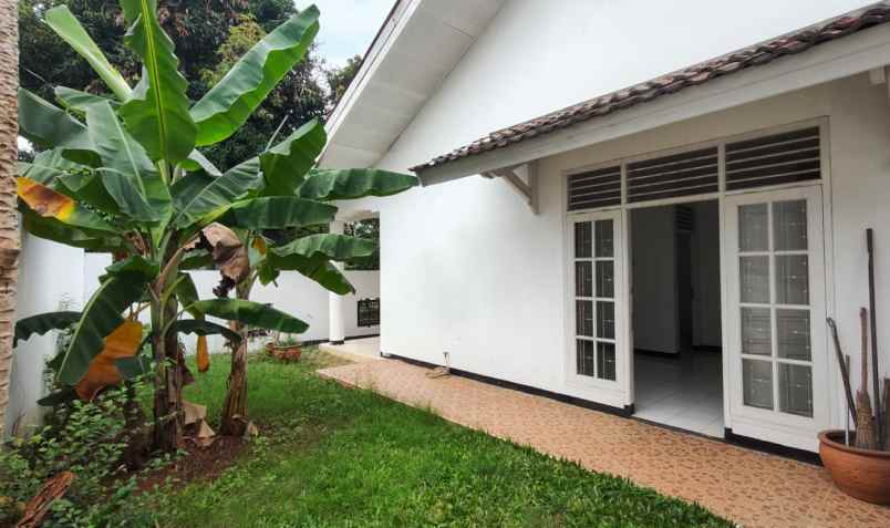 dijual rumah komplek jatiwaringin asri