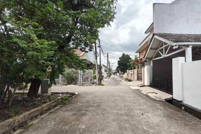 dijual rumah komplek jatiwaringin asri