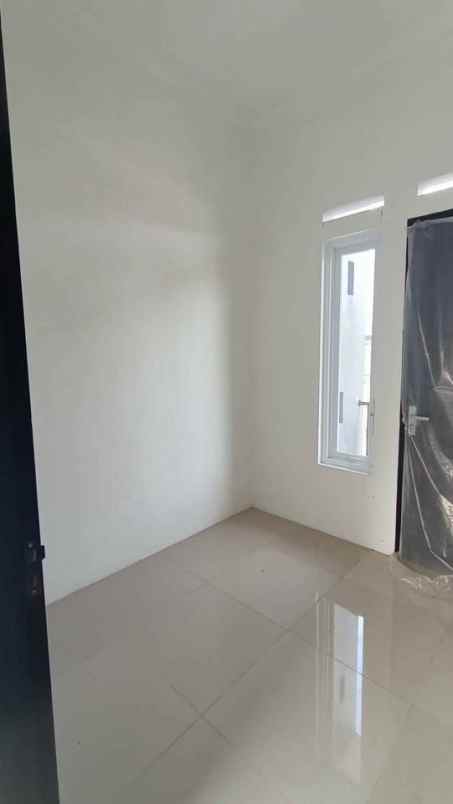 dijual rumah komplek margawangi