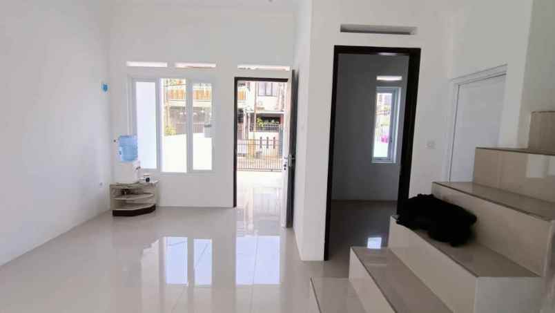 dijual rumah komplek margawangi