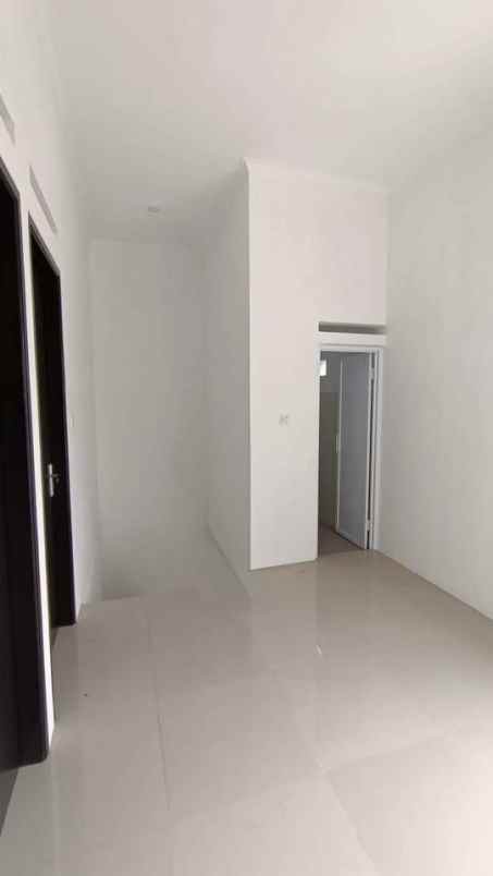 dijual rumah komplek margawangi