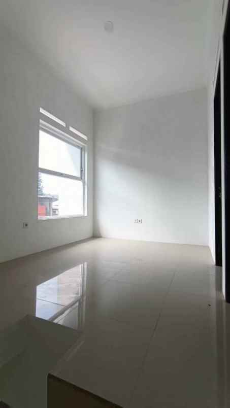 dijual rumah komplek margawangi