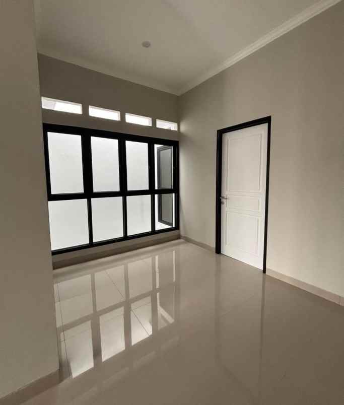 dijual rumah komplek megapolitan cinere