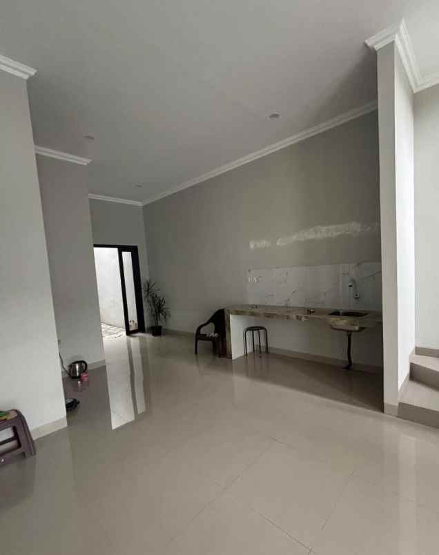 dijual rumah komplek megapolitan cinere