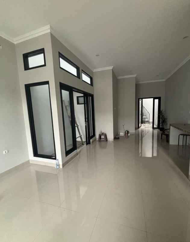 dijual rumah komplek megapolitan cinere