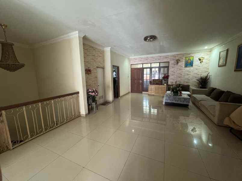 dijual rumah komplek permata angkasa