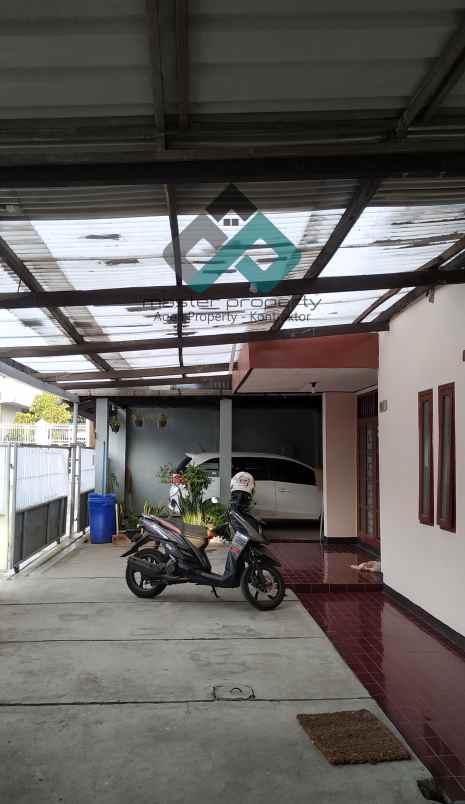 dijual rumah komplek pln