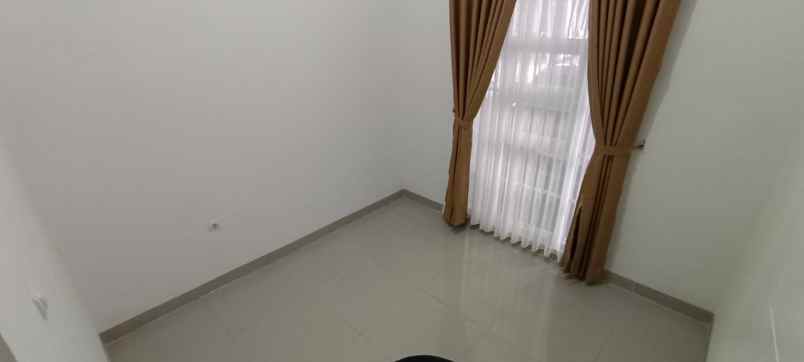 dijual rumah komplek private village