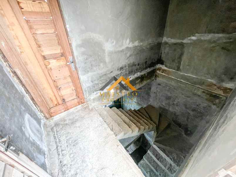 dijual rumah komplek the venetian jalan