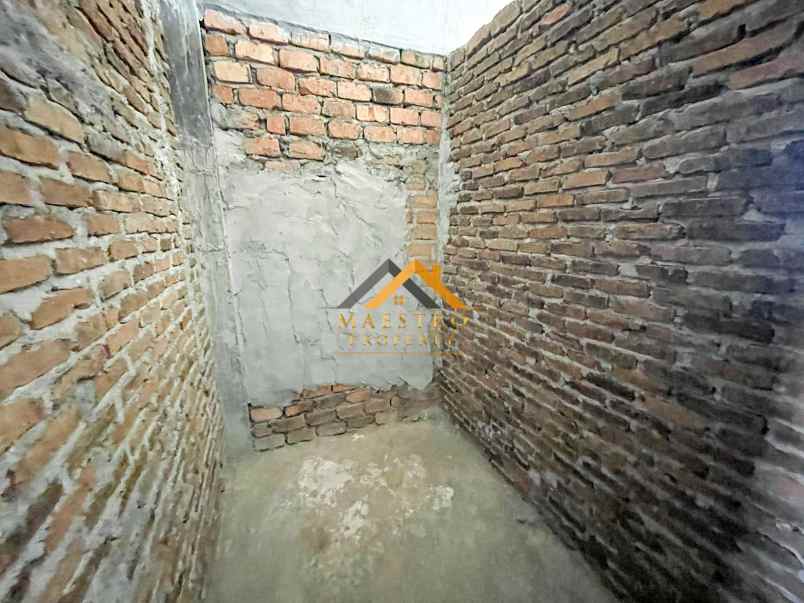 dijual rumah komplek the venetian jalan