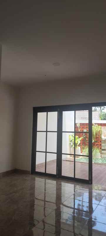dijual rumah konsep villa private pool turi sleman