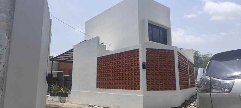 dijual rumah konsep villa private pool turi sleman