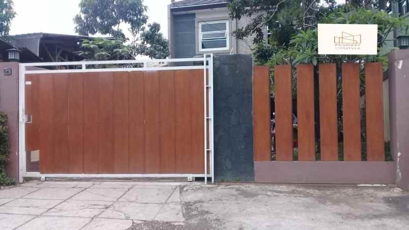 dijual rumah kost mewah di sekelimus soekarno hatta