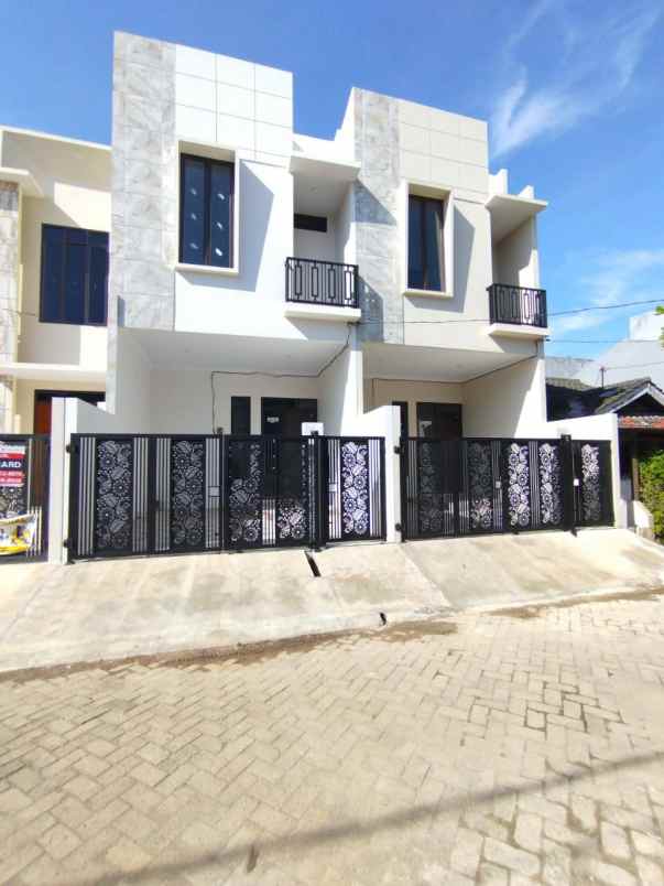 dijual rumah kota harapan indah bekasi