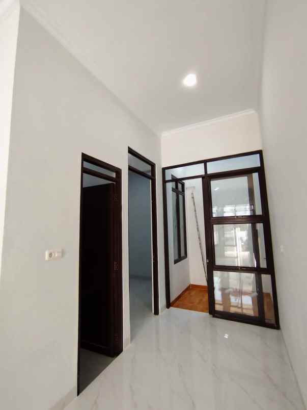 dijual rumah kota harapan indah bekasi