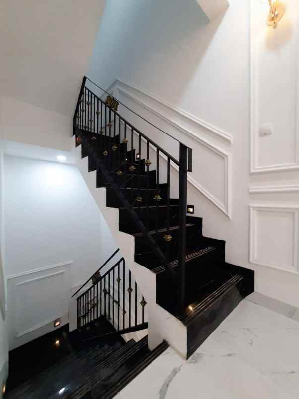 dijual rumah kukusan depok jawa barat