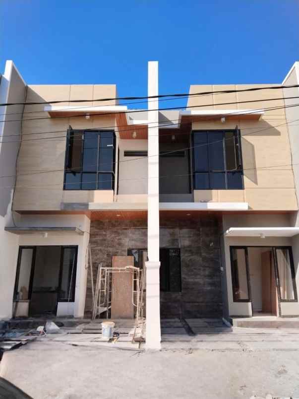 dijual rumah kutisari indah selatan