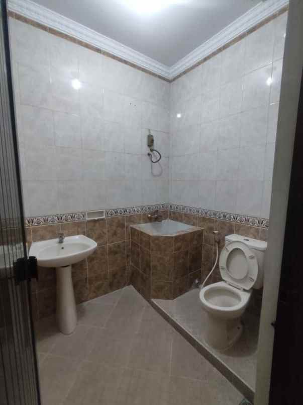 dijual rumah kutisari selatan sby dekat uk petra tol