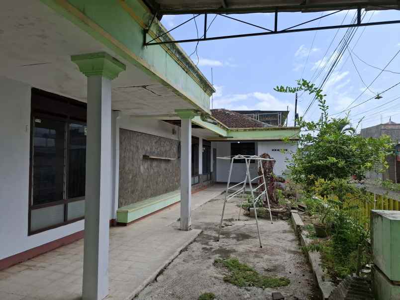 dijual rumah lama dekat kantor perhutani jember