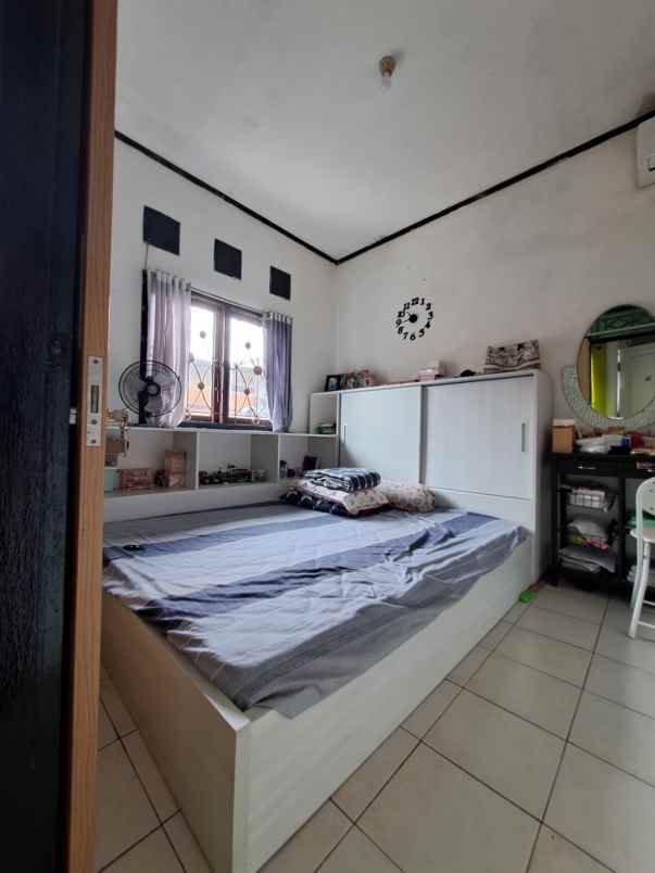 dijual rumah limo