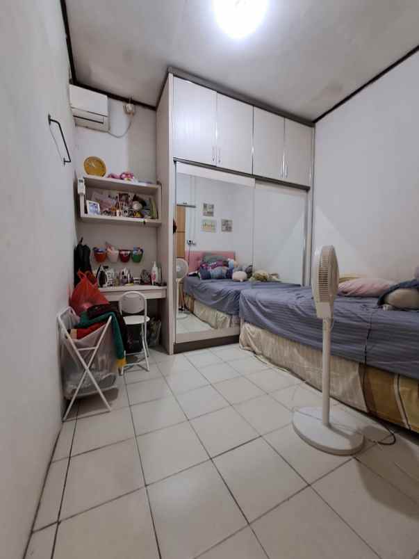 dijual rumah limo