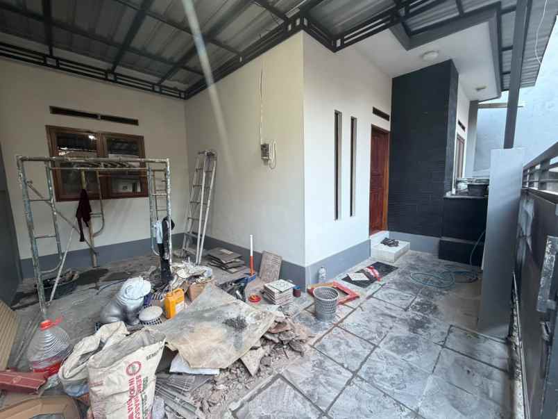 dijual rumah lokasi jalan dalung permai