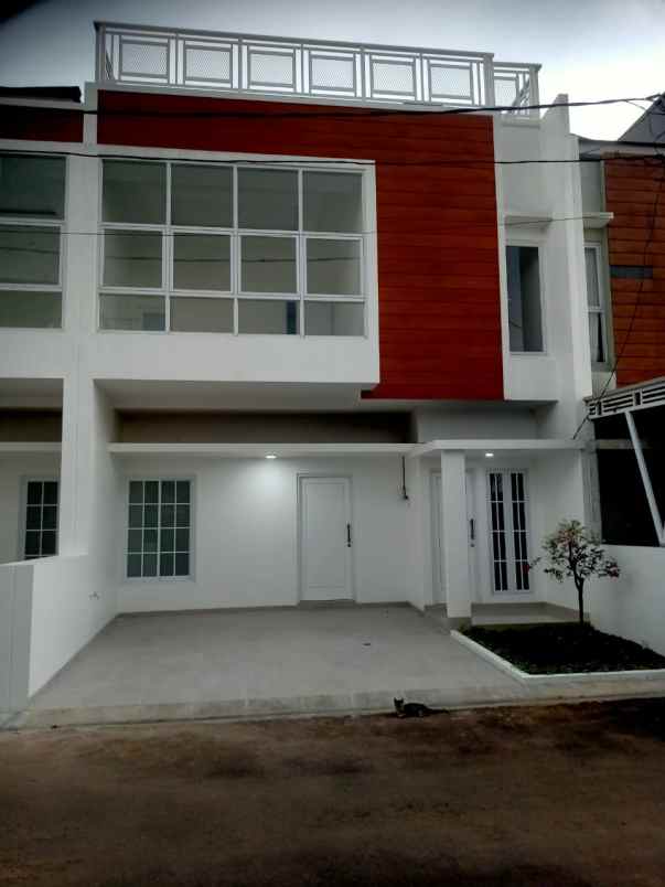 dijual rumah lokasi strategis dan siap huni