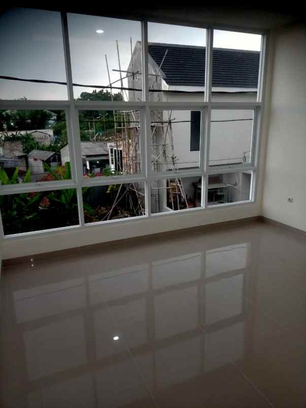 dijual rumah lokasi strategis dan siap huni