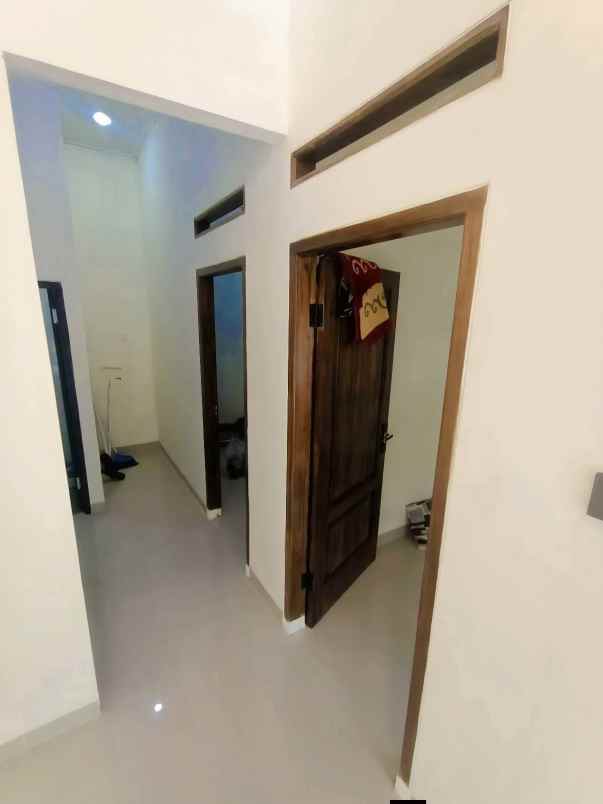 dijual rumah lokasi strategis dekat stasiun