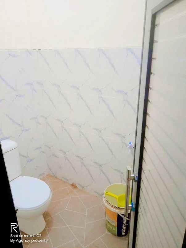 dijual rumah lokasi strategis dekat stasiun
