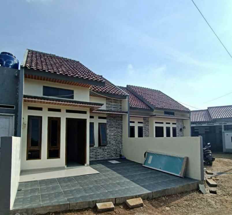 dijual rumah lokasi strategis dekat stasiun