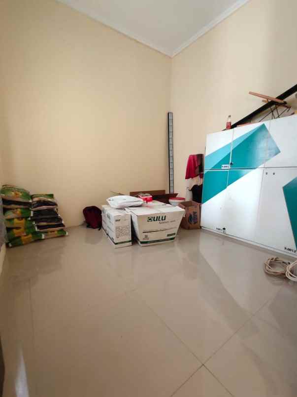 dijual rumah lokasi strategis di karangtengah