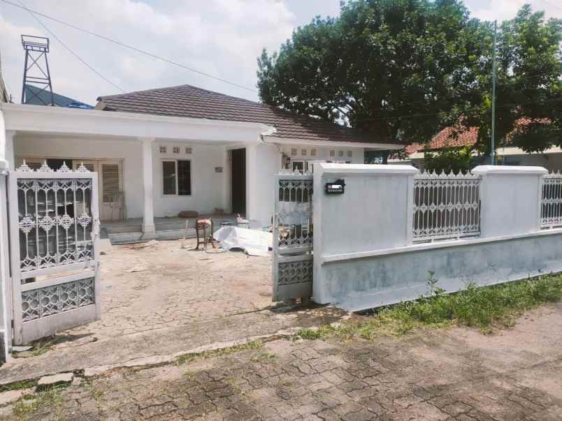 dijual rumah lokasi strategis tanah