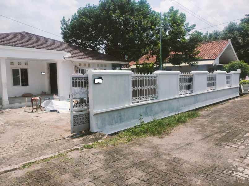 dijual rumah lokasi strategis tanah