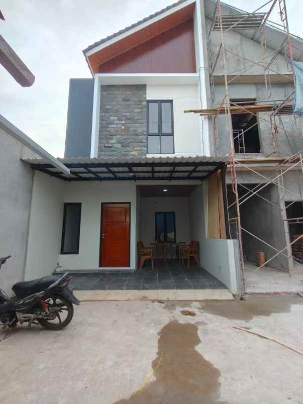 dijual rumah lubang buaya