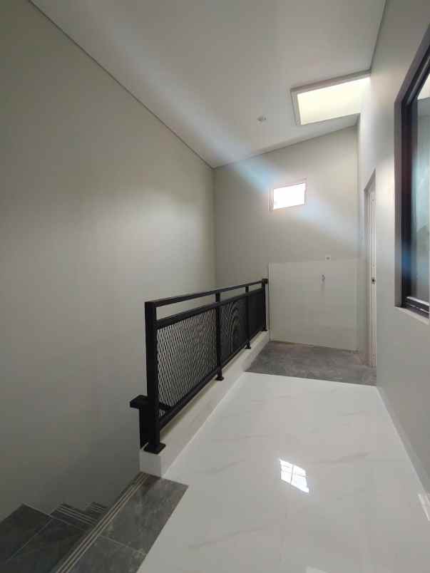 dijual rumah lubang buaya