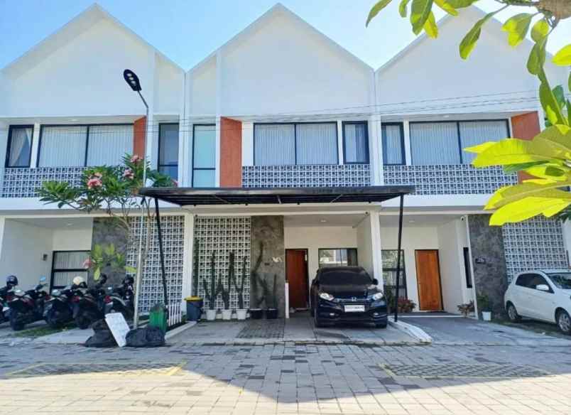 dijual rumah maguwoharjo depok sleman