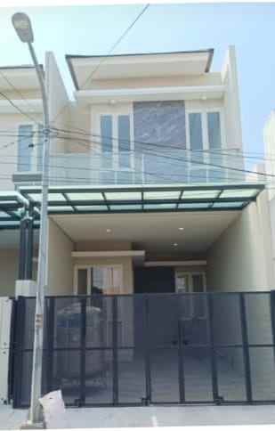 dijual rumah manyar