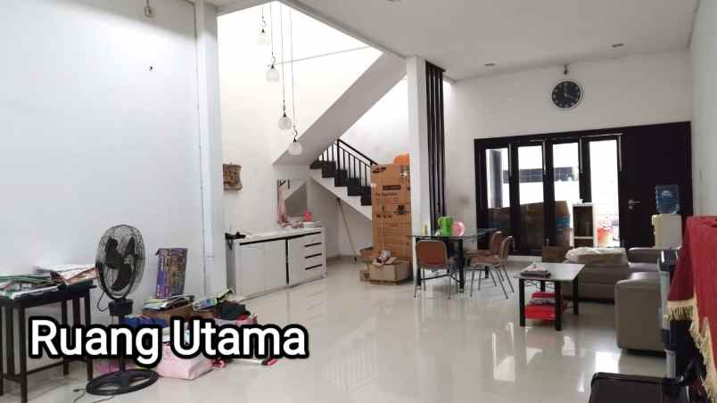 dijual rumah manyar kartika