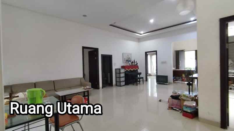 dijual rumah manyar kartika